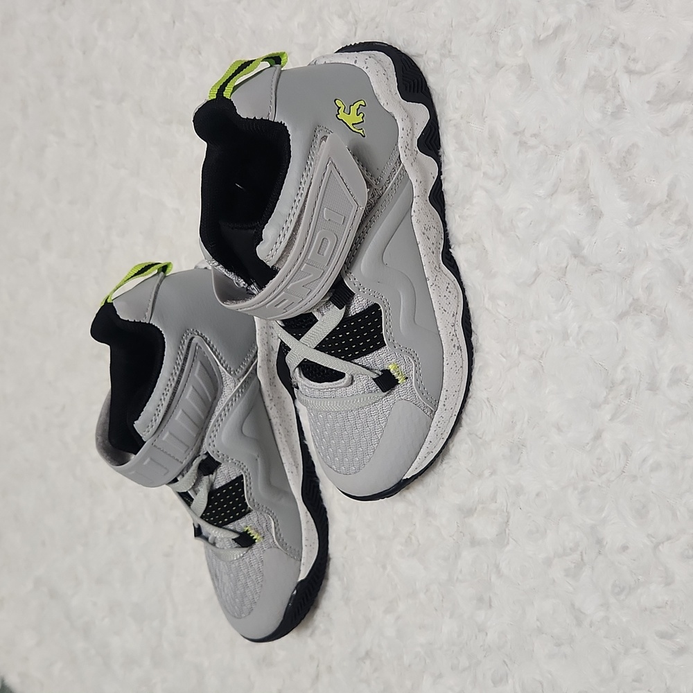 NWOT Boys ANDI sneakers
